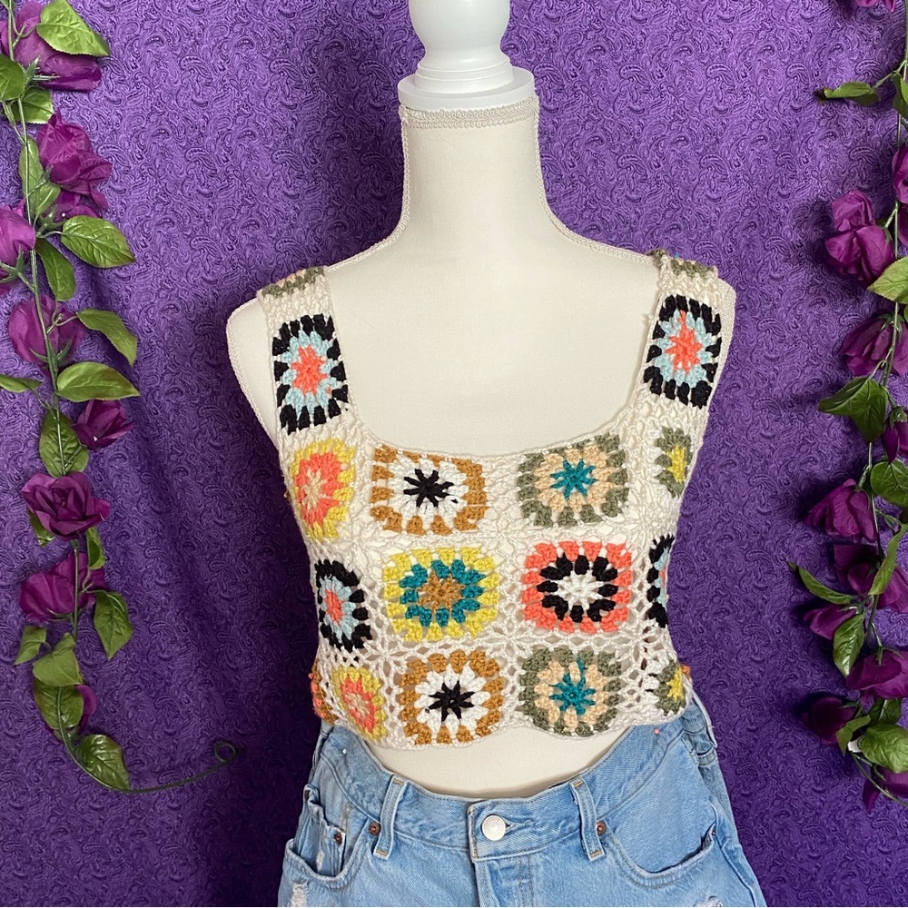 Knitted, grandma squares, cropped top! :)🤍